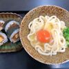 さぬきうどん 麦笑 - 料理写真:釜玉うどん＆巻きずしハーフ
