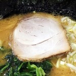 ラーメン 源絆家 - チャーシューは低温調理風。