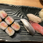 Sushiya Ginzou - こはだ、中トロ、炙りえんがわ、各１３９円と、トロたく巻き３０５円。こはだが意外にも？本格的な味わいでとても美味しかったです（╹◡╹）