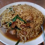 台湾料理 太和菜工坊 - 香港焼きそば780円。ソース味のラーメンって感じ！私はいけるけど、好みの別れる味かも。