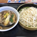 山田うどん - 肉汁うどん　680円