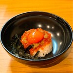 小魚料理 とみ助 - 私も一口頂きましたが大粒で食感の良い上質ないくらでした！！(o^^o)