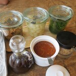 ブラウンオニオンカレーファクトリー - 卓上の様子。