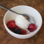 ブラウンオニオンカレーファクトリー - ・「ロースカツカレー(¥1380)」の食後デザート。