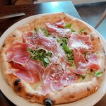 Pizzeria e Bar IL BLUENO - プロシュートとルッコラ