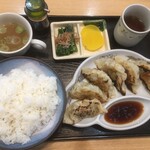 優鳳 - 餃子定食（770円）ライス（中）