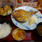 築地食堂源ちゃん - 赤魚開き焼きと鶏唐揚げ定食980円