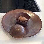 ピエール・エルメ・パリ - パッションフルーツ風味のチョコレートクリームを乗せて…。