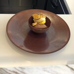 ピエール・エルメ・パリ - 上にマカロン生地を乗せたら…。