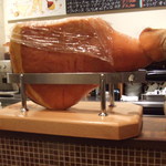 クレメンティア - 生ハムの塊…Ｓサイズでも量はたっぷりで、大満足の一品です。