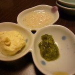 紅梅亭 - 野菜には、塩麹・タルタルソース・わさび　を漬けていただきます