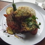 ミニヨンTOKYO - 豚肩肉のコンフィ1/2&日替わり料理1/2でございます