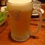 辰っちゃんのホルモン市場 - 中ジョッキ（５５０円）