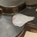 鮨みやもと - 赤ヤガラ刺し身　頭だけで40cmはありました