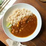 喫茶ミンカ - 玄米とひよこ豆のカレー。