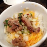 ラーメンまぜそば鶏冠 - 蘭王たまごかけご飯-親鶏炙りタレがけ