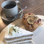 Cinq - ＊洋梨と紅茶のショートケーキ　550円(税抜き)
                        ＊バナナと赤すぐりのホワイトチョコマフィン　400円(税抜き)
                        ＊ブレンドコーヒー　500円(税抜き)