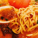 万豚記 - 赤トマト坦々麺 （麺にトマト色のスープ。辛くないです）