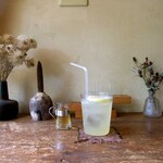 喫茶ミンカ - 1日に2度訪問。雰囲気の違うお席です。