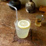 喫茶ミンカ - はちみつレモンスカッシュ。