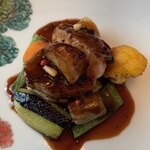 ストラスヴァリウス - 肉はこちら。