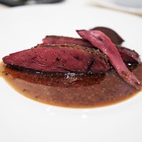 フランス料理 タンモア - ソロ―ニュの青首鴨のロースト　内臓のペースト添え　シェリービネガー　蜂蜜　粒マスタードのソース