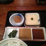 Gyuukatsu Ichinisan - とろろと明太子とソース2種と香の物