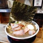 Sugoi Niboshi Ramen Nagi - 特製すごい煮干ラーメン1250円。海苔がバカデカい（笑）