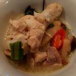 ファームラック - 小皿に取り分けたトム・カーガイ