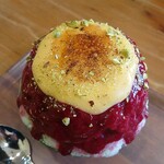 つばめ氷菓店 - ラズベリーピスタチオカスタード 上から