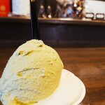 GELATERIA LA FESTA - 桑の葉と、はちみつナッツ。