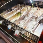 GELATERIA LA FESTA - 夕方16時半過ぎの品揃え。