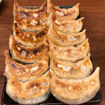 肉汁餃子のダンダダン - 2019年12月。焼き餃子460円2人前。