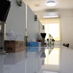 まぜそばあぶらそば専門店 ゴウカク - 長テーブル