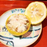 銀座 しのはら - 中には毛蟹、なめこ、すし飯
