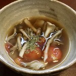 ジャム cafe 可鈴 - 【週替わりランチ(1,050円)】木の子とトマトのスープ。必ず最初に出てきます
