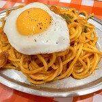 スパゲッティーのパンチョ - ナポリタン並720円&目玉焼き80円