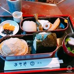 甘味 おかめ - 甘辛弁当　全景　この季節たまりません