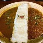 麻布十番 薬膳カレー 新海 - ２種のあいがけ