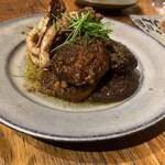 立呑み とだか - イカとシイタケのアンチョビ炒め　まるでシイタケのステーキ！