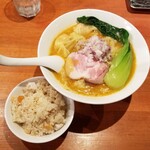 麺屋 六感堂 - 海老と里芋の炊き込みご飯＋オマール海老豚骨らーめん＋ワンタン増し