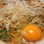 煮干そば 流。 - 生卵は麺の丼に入れてみた