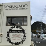 Kasuga dou - お店の側壁には、オシャレなデザインの絵が描かれています。