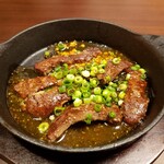 大衆ステーキ 肉の助 - 今の厚切り牛タンガーリック焼き