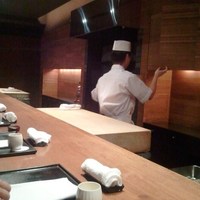 祇園 さゝ木 - カウンターでこれから始まるショーにワクワク