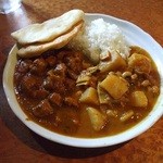 クンビラ - タケノコとジャガイモのカレー　ポークとカボチャのカレー