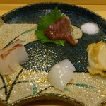 鮨 いとう - すみ烏賊、みる貝、鰹藁いぶし、鯛。鰹、一つ食べちゃった(笑)