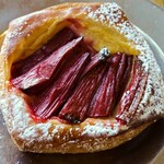 Bourke Street Bakery - リュバーブのデニッシュ