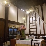 四間道レストランMATSUURA - 蔵をリノベーションした天井の高い広々とした素敵な空間