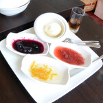 カフェアロンジ - ジャム・クロテッドクリーム・メープル